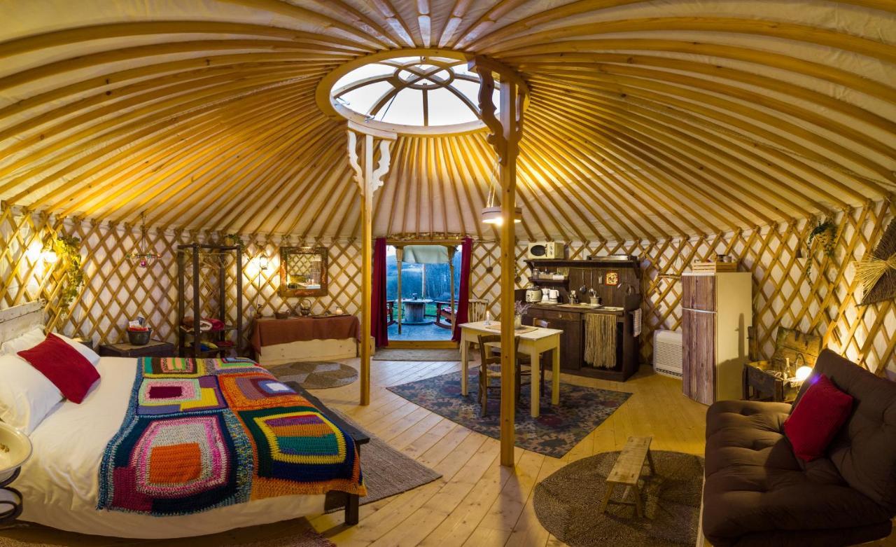 2 Cuori E 1 Yurta Glamping In Tuscany - Adults Only Asciano Exterior photo