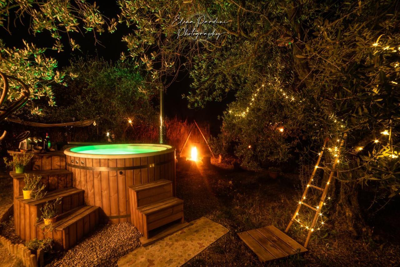 2 Cuori E 1 Yurta Glamping In Tuscany - Adults Only Asciano Exterior photo