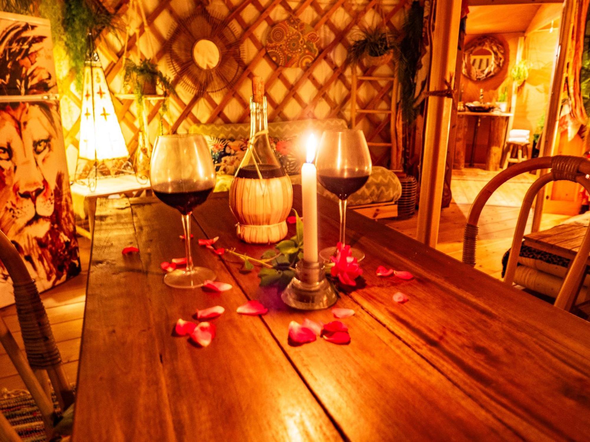 2 Cuori E 1 Yurta Glamping In Tuscany - Adults Only Asciano Exterior photo